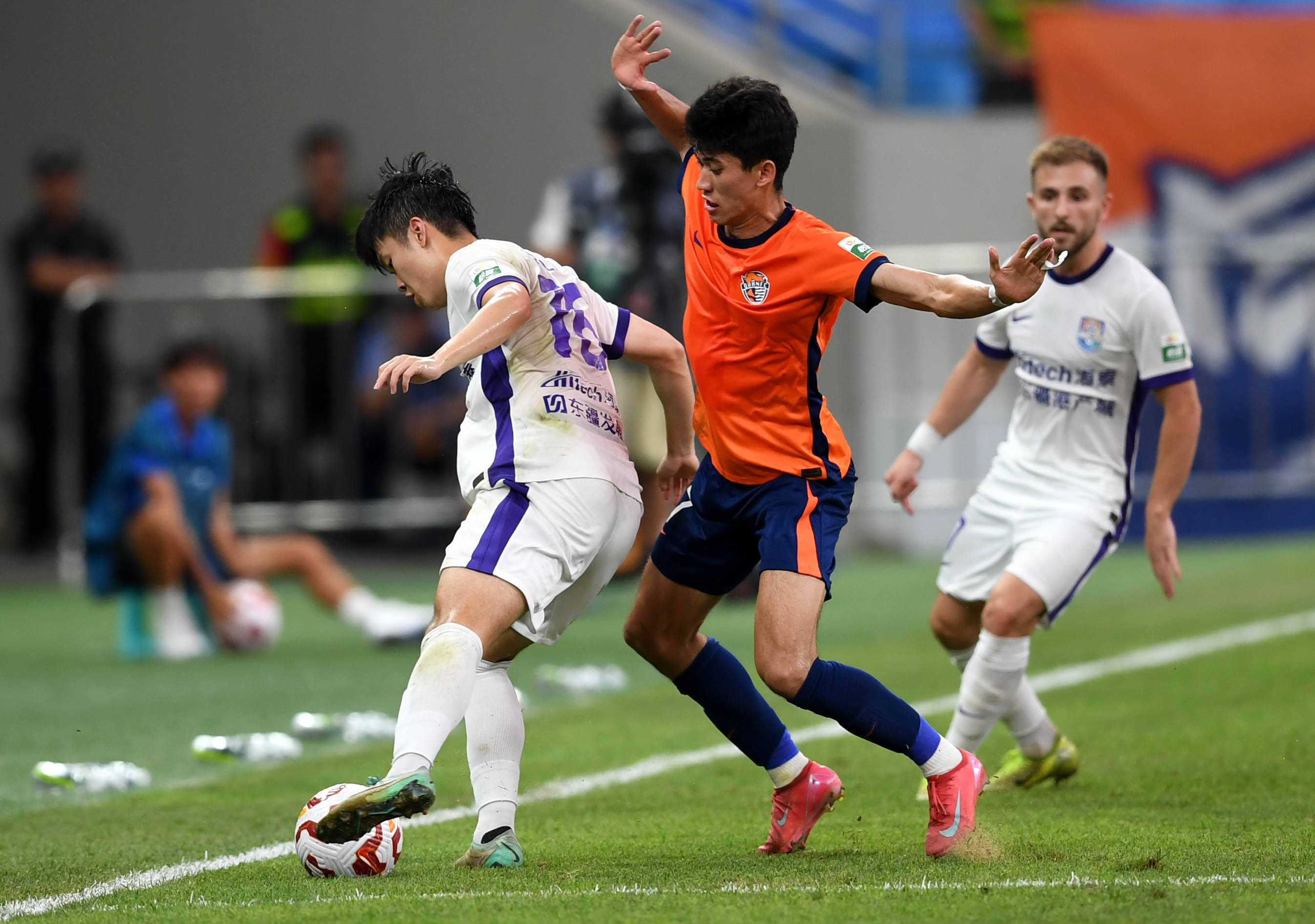 工作人员和 工作人员和