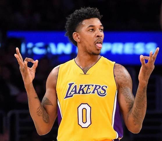 背身起手的 背身起手的